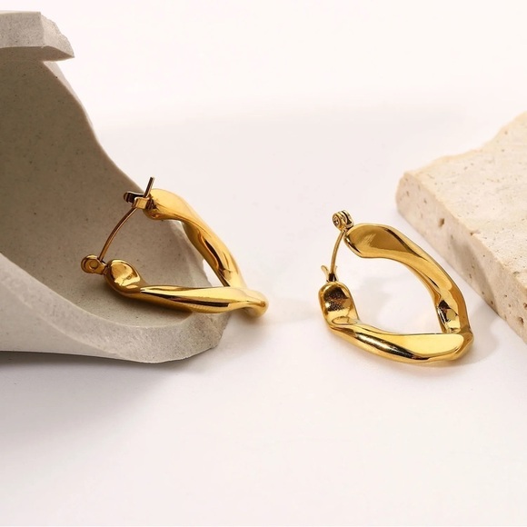 18K Gold Plated Flat U-Shaped Hoop Earrings - Picture 4 of 7